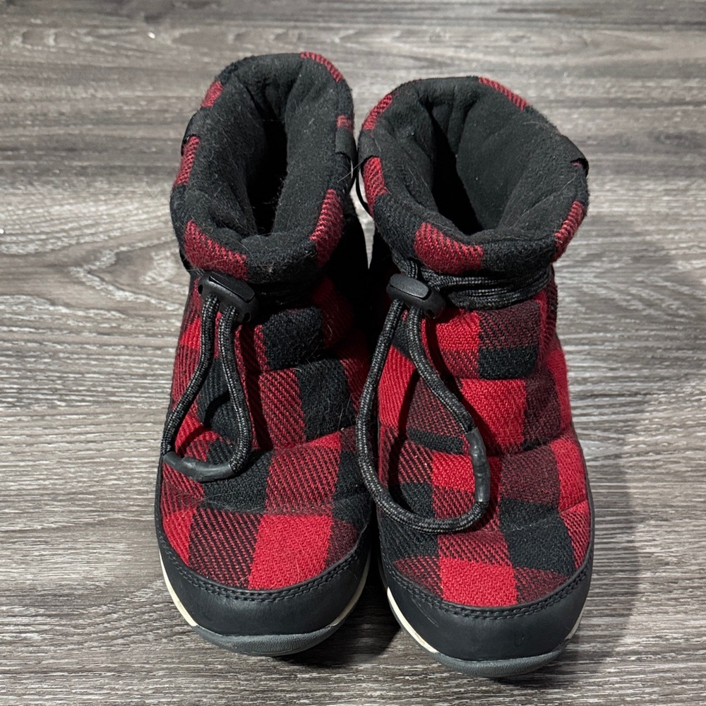 Sorel Whitney Short Plaid Boots -β Red and Black size 7.5